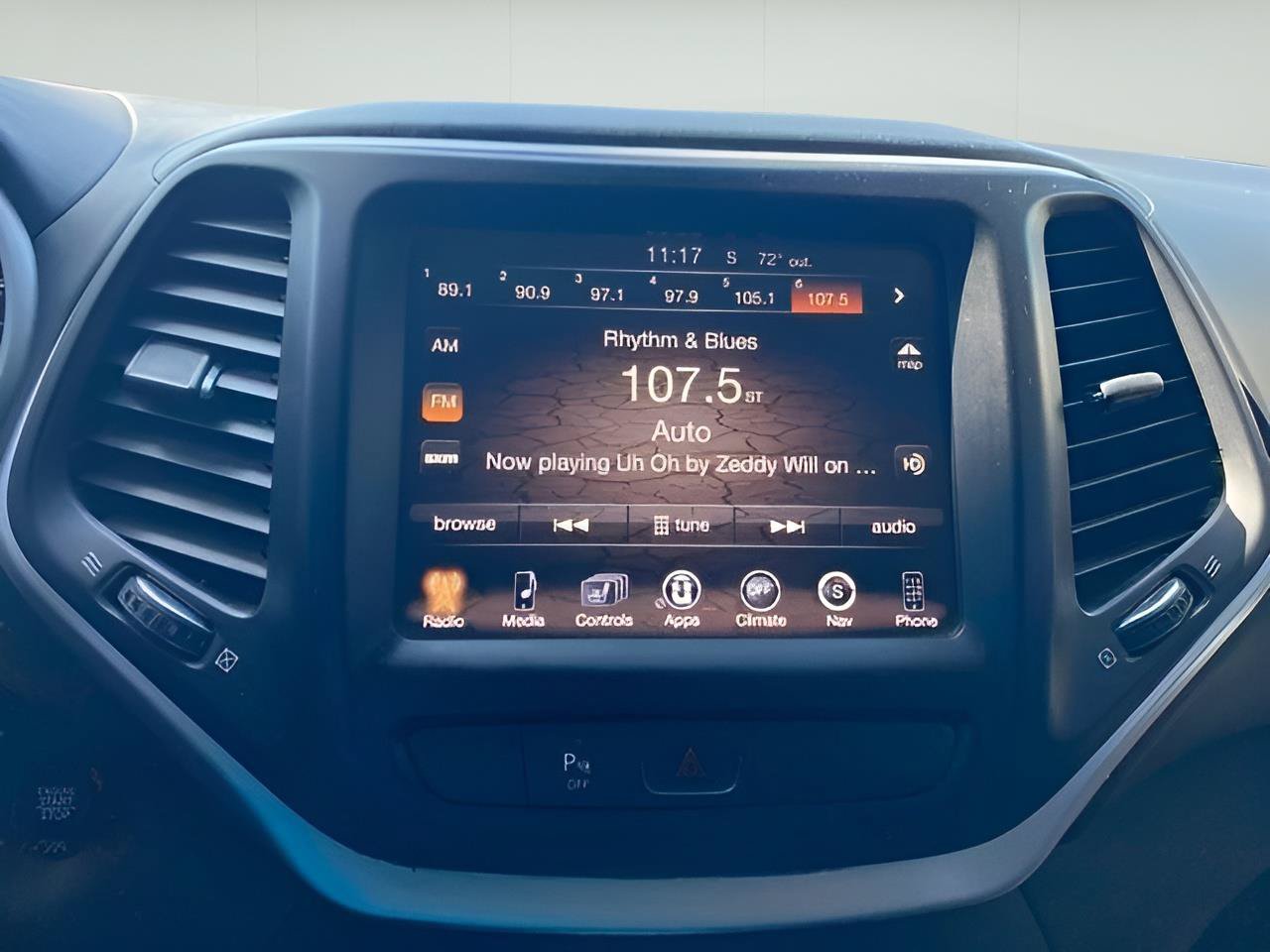 Used 2018 Jeep Cherokee Overland AWD/4WD image 36