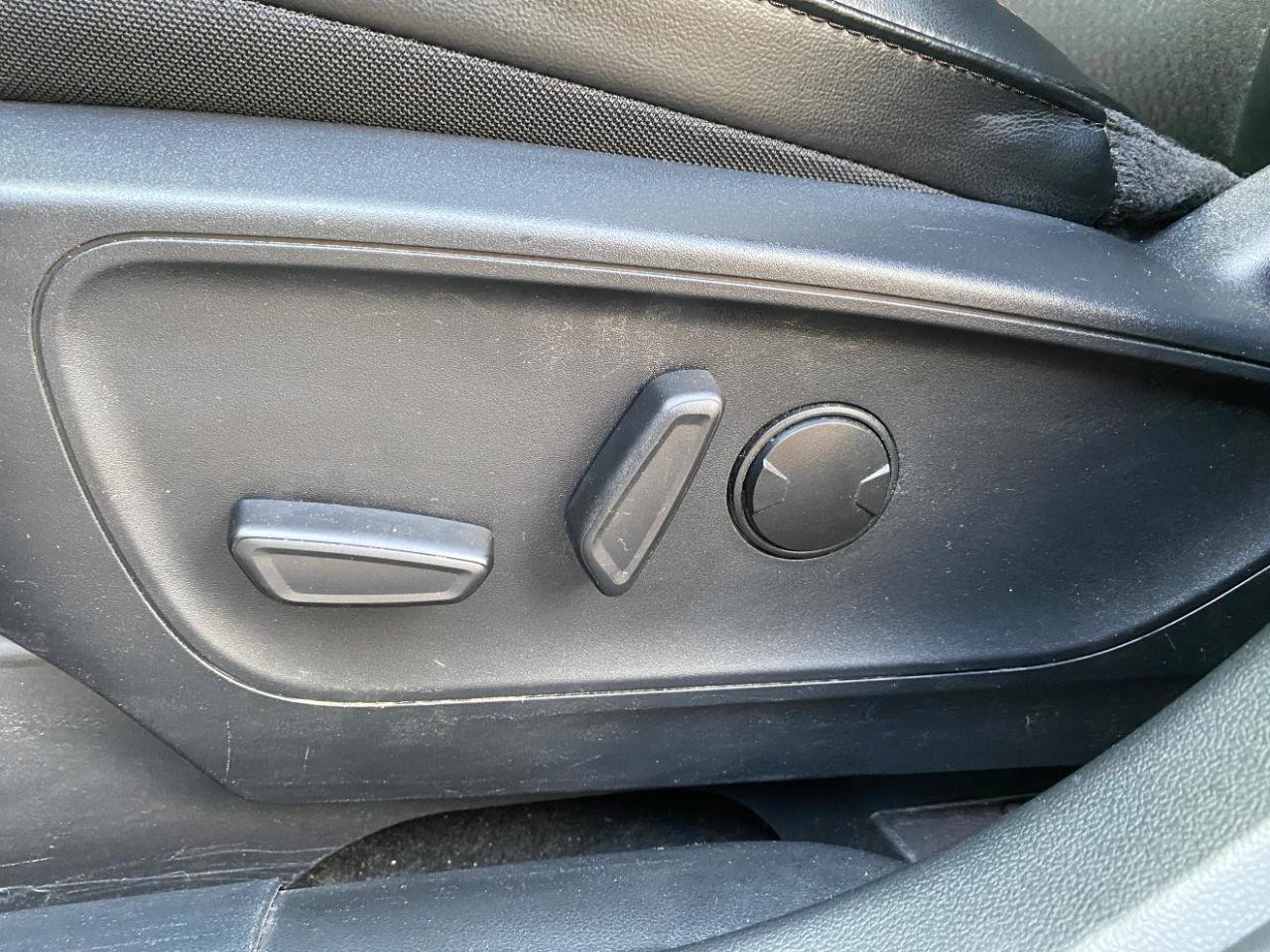 Used 2025 Ford Escape ST-Line w/ Equipment Group 301A FWD image 26