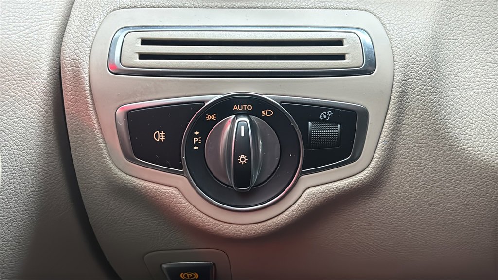 Used 2021 Mercedes-Benz C 300 4MATIC Sedan w/ Premium Package image 19