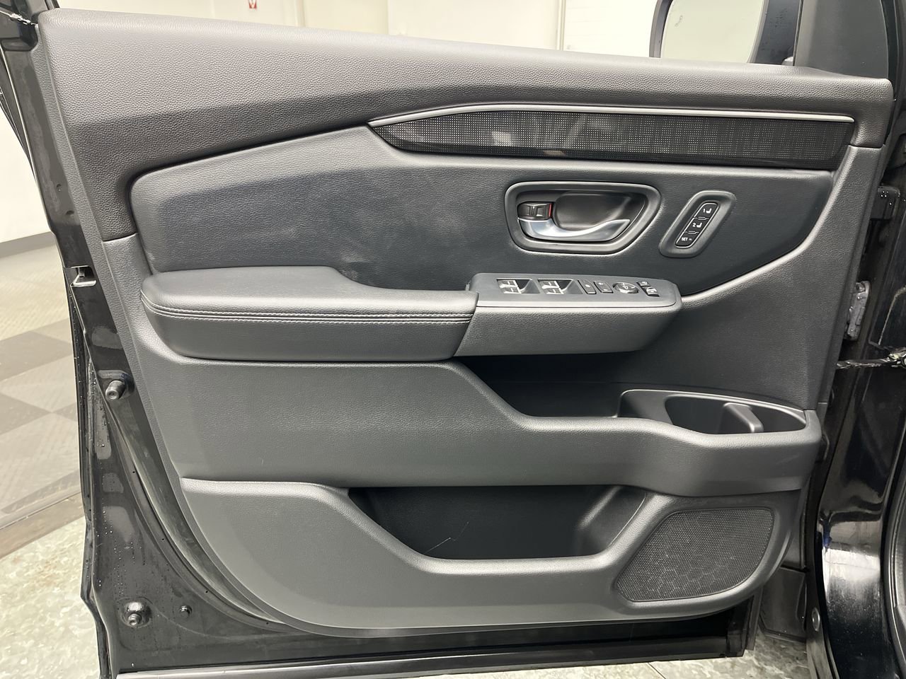 Used 2023 Honda Pilot Elite image 9