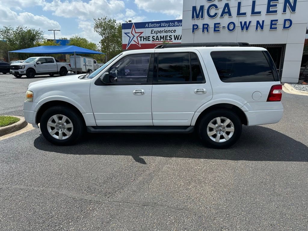Used 2010 Ford Expedition XLT image 3