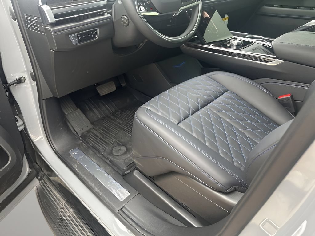New 2026 Cadillac Escalade IQ Luxury 1 w/ LPO, Floor Liner Package AWD/4WD image 29