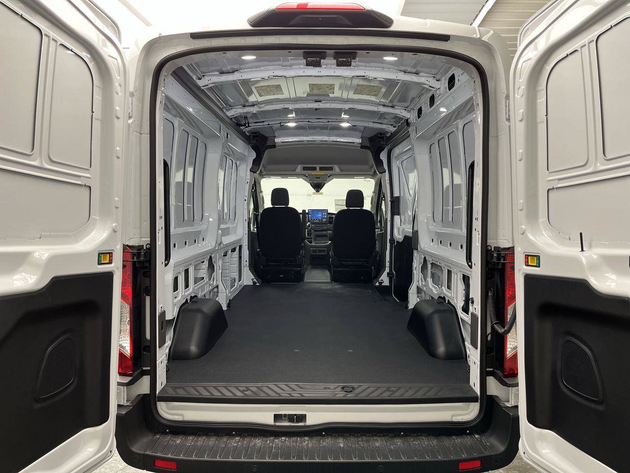 New 2026 Ford Transit 250 148 Medium Roof RWD image 24