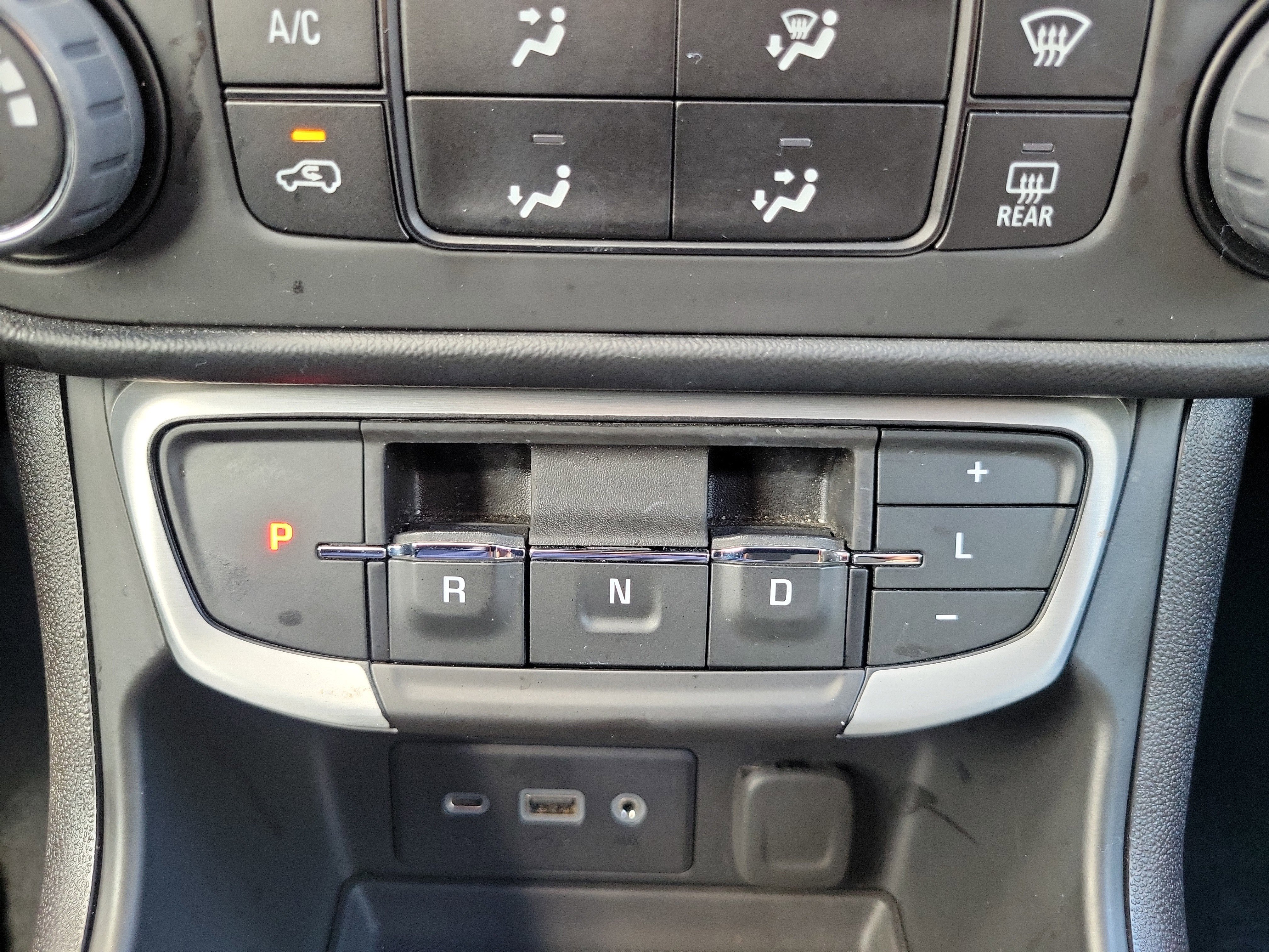 Used 2023 GMC Terrain SLE image 20