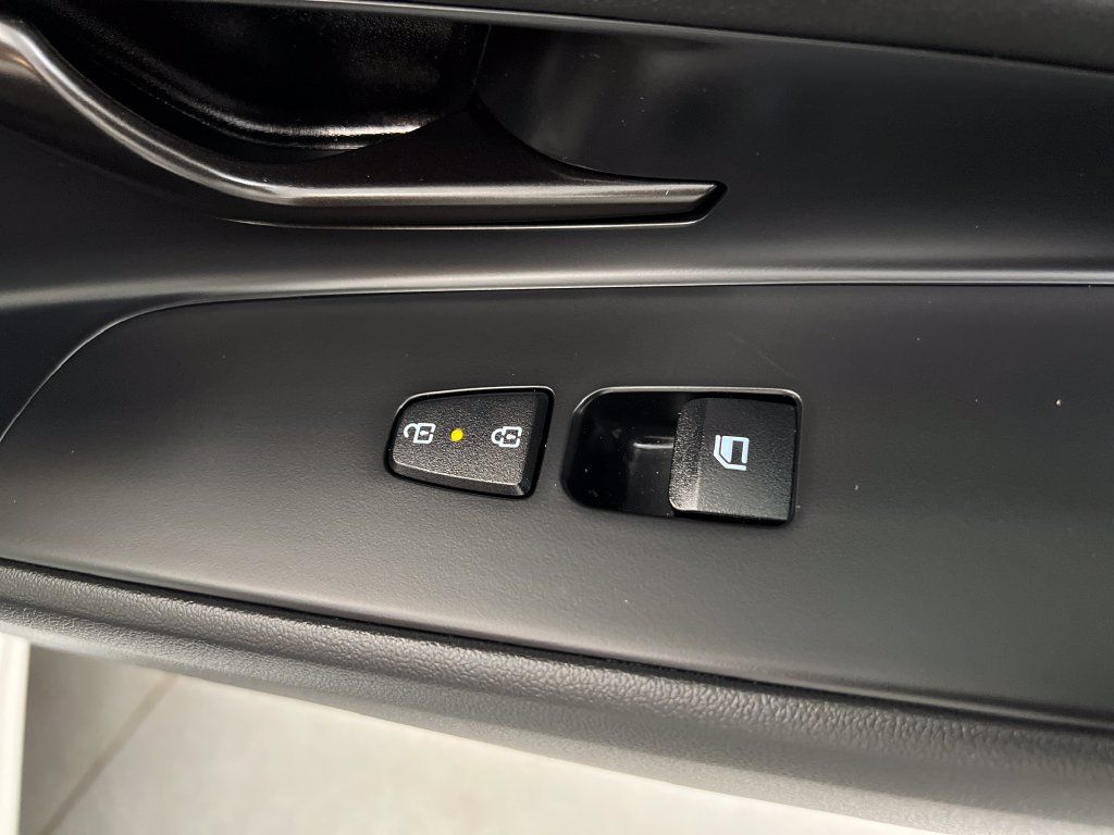 Used 2026 Hyundai Elantra Sport FWD image 29