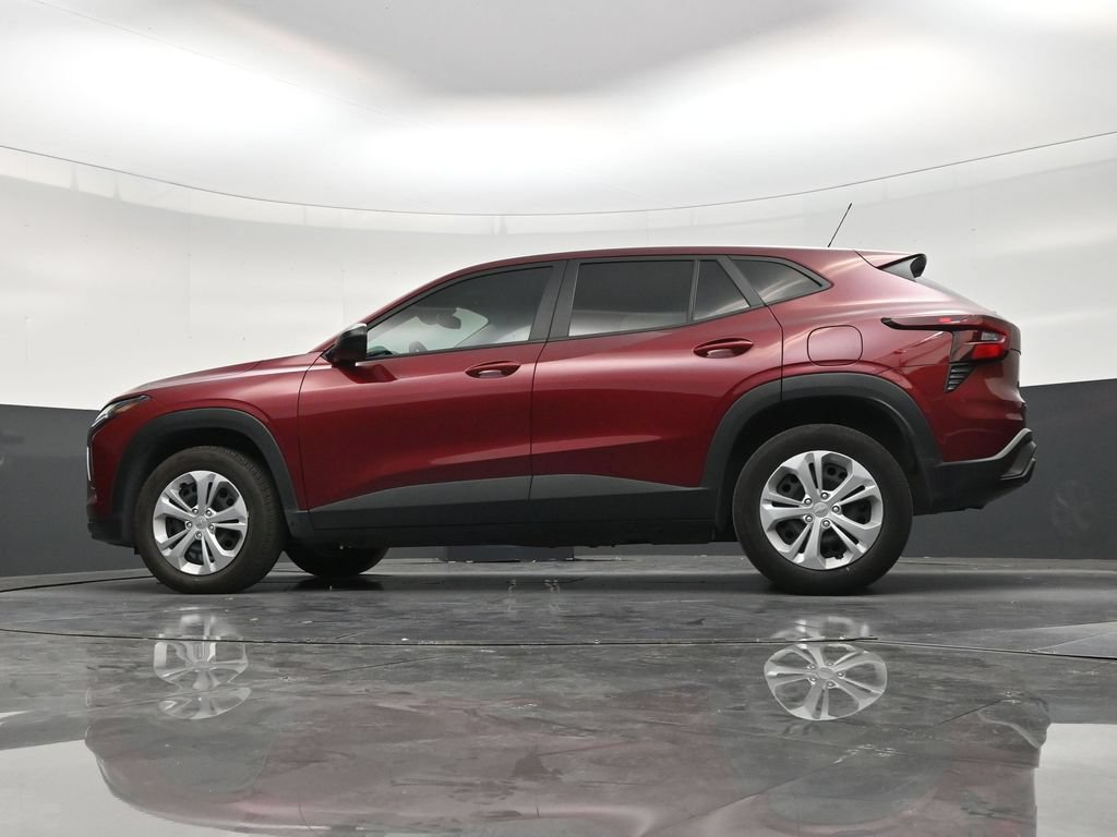 Used 2025 Chevrolet Trax LS FWD image 21