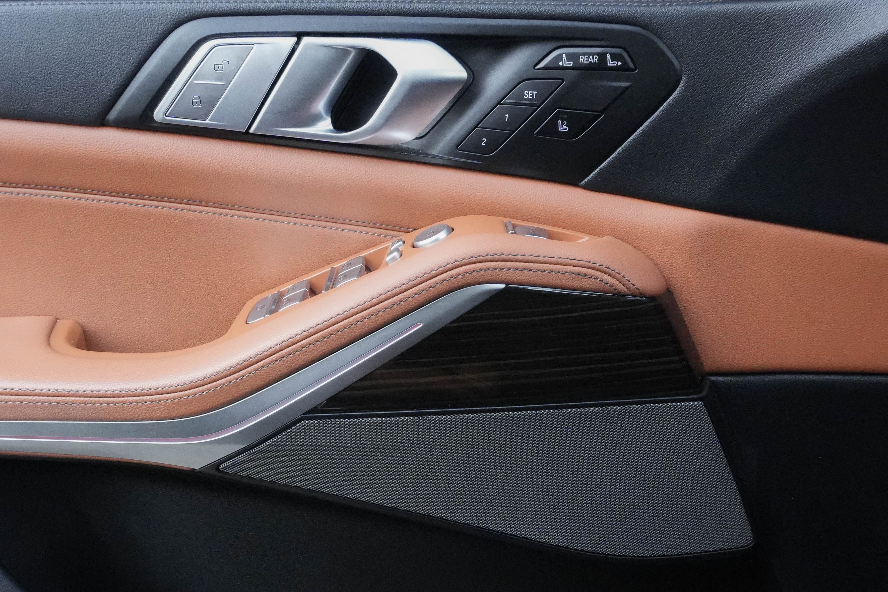 Used 2020 BMW X7 xDrive40i w/ Cold Weather Package image 15