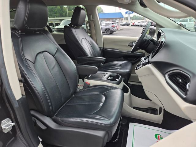 Used 2022 Chrysler Pacifica Touring-L FWD image 19