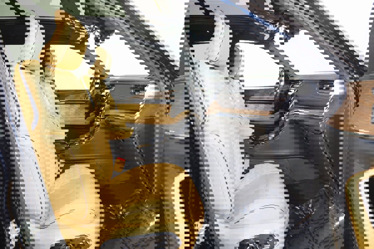 Used 2023 Jeep Grand Cherokee Summit w/ Luxury Tech Group V image 15