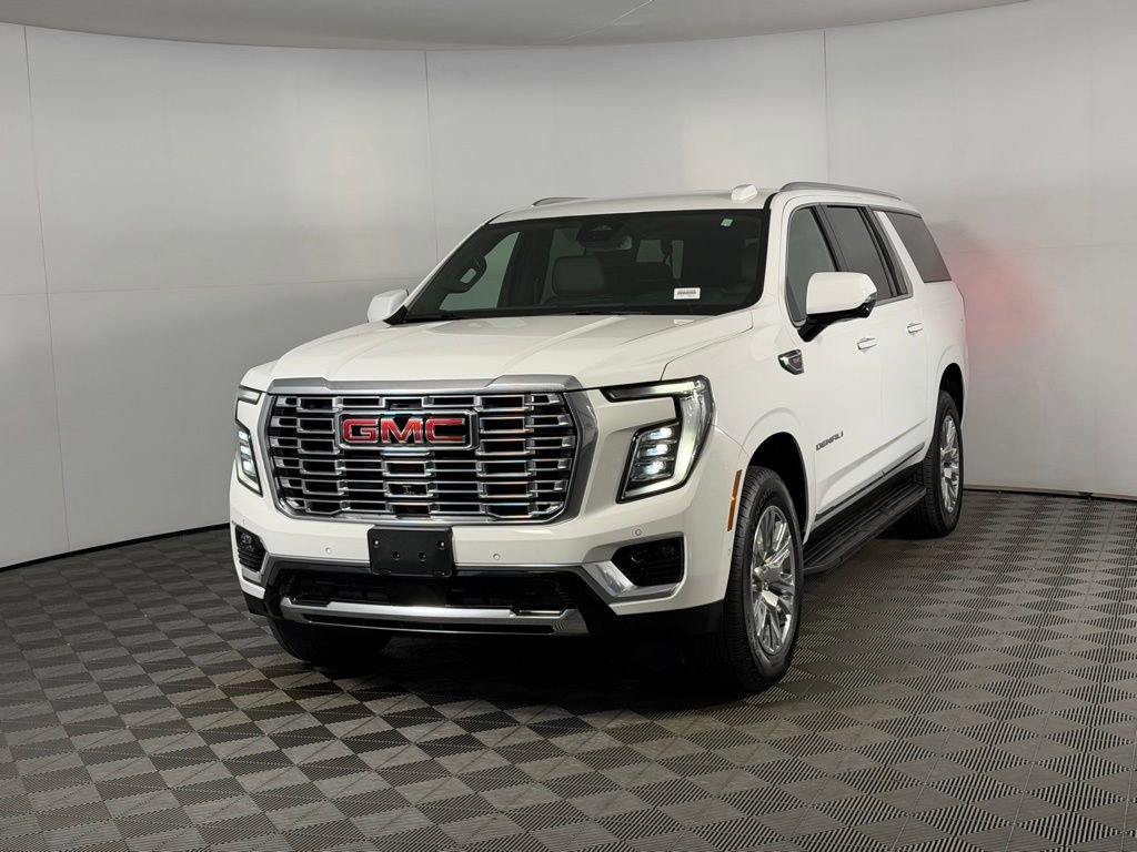 Used 2025 GMC Yukon XL Denali AWD/4WD image 3