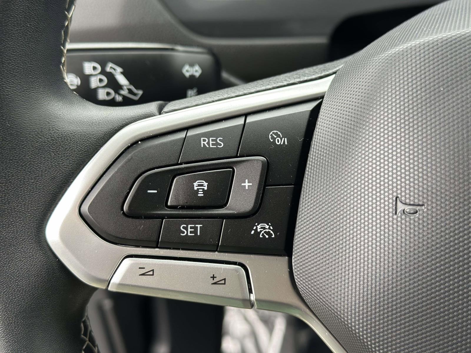 Used 2022 Volkswagen Tiguan SE image 15