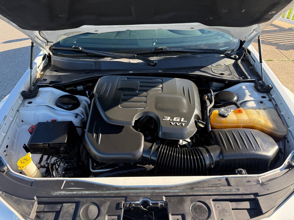 Used 2014 Chrysler 300 S RWD image 19