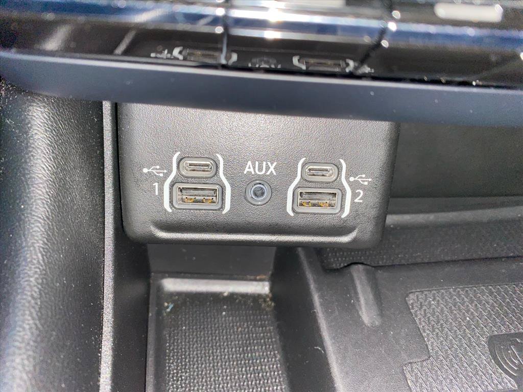 Used 2022 Dodge Durango R/T w/ Blacktop Package AWD/4WD image 13