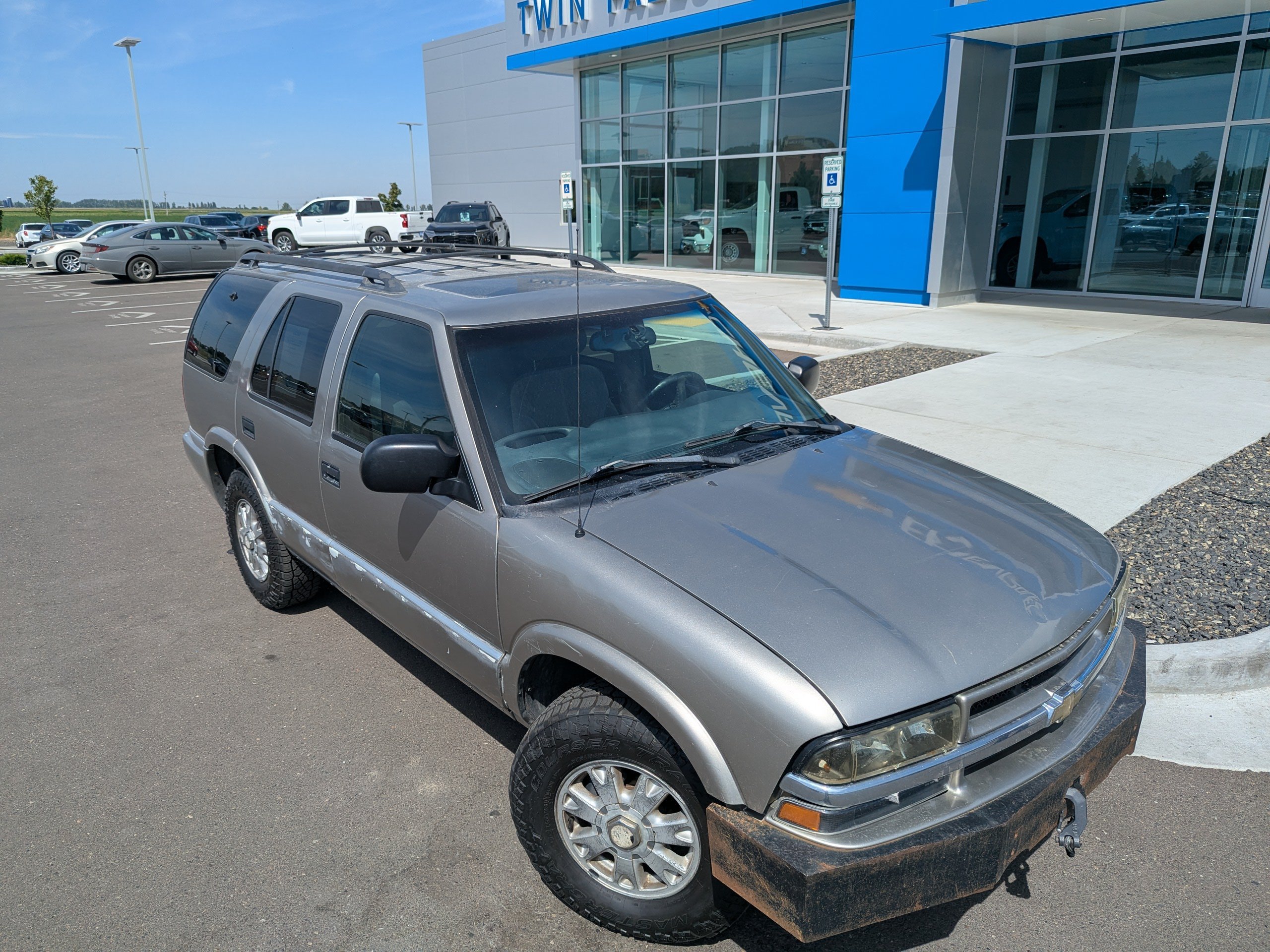 Used 2001 GMC Jimmy SLT w/ SLT Luxury Equipment Group AWD/4WD image 4