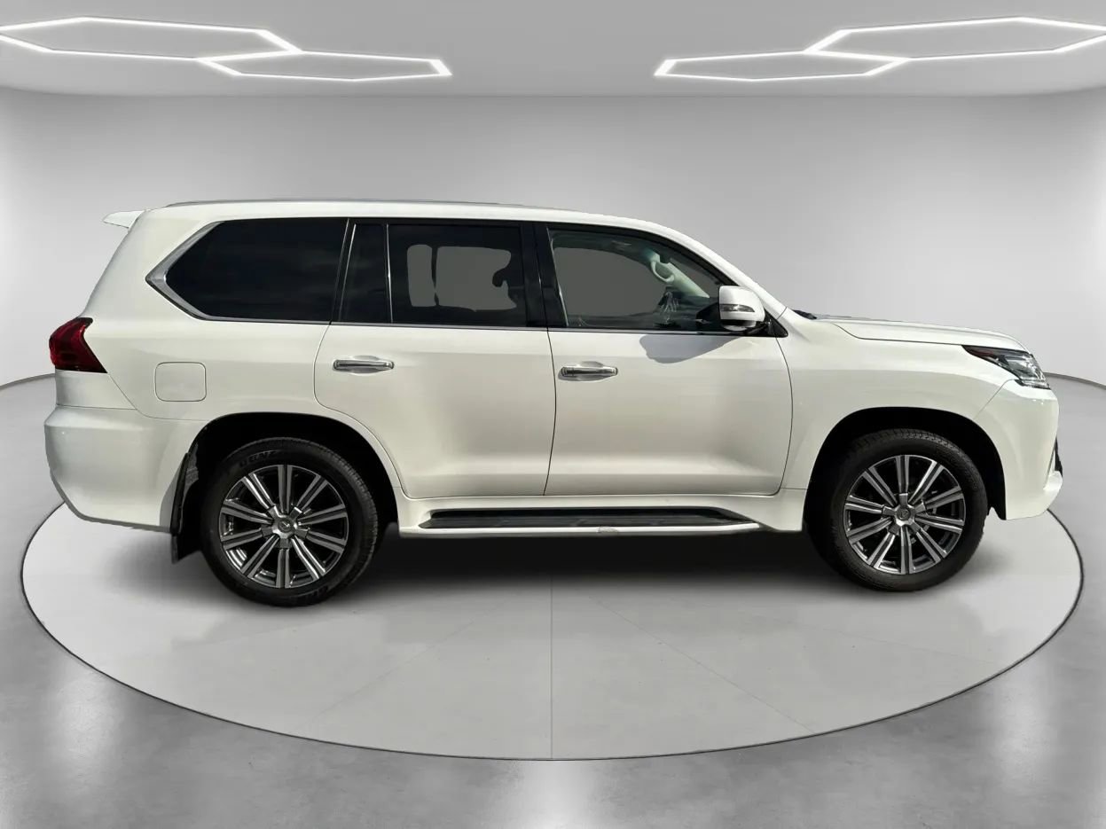 Used 2016 Lexus LX 570 4WD image 4