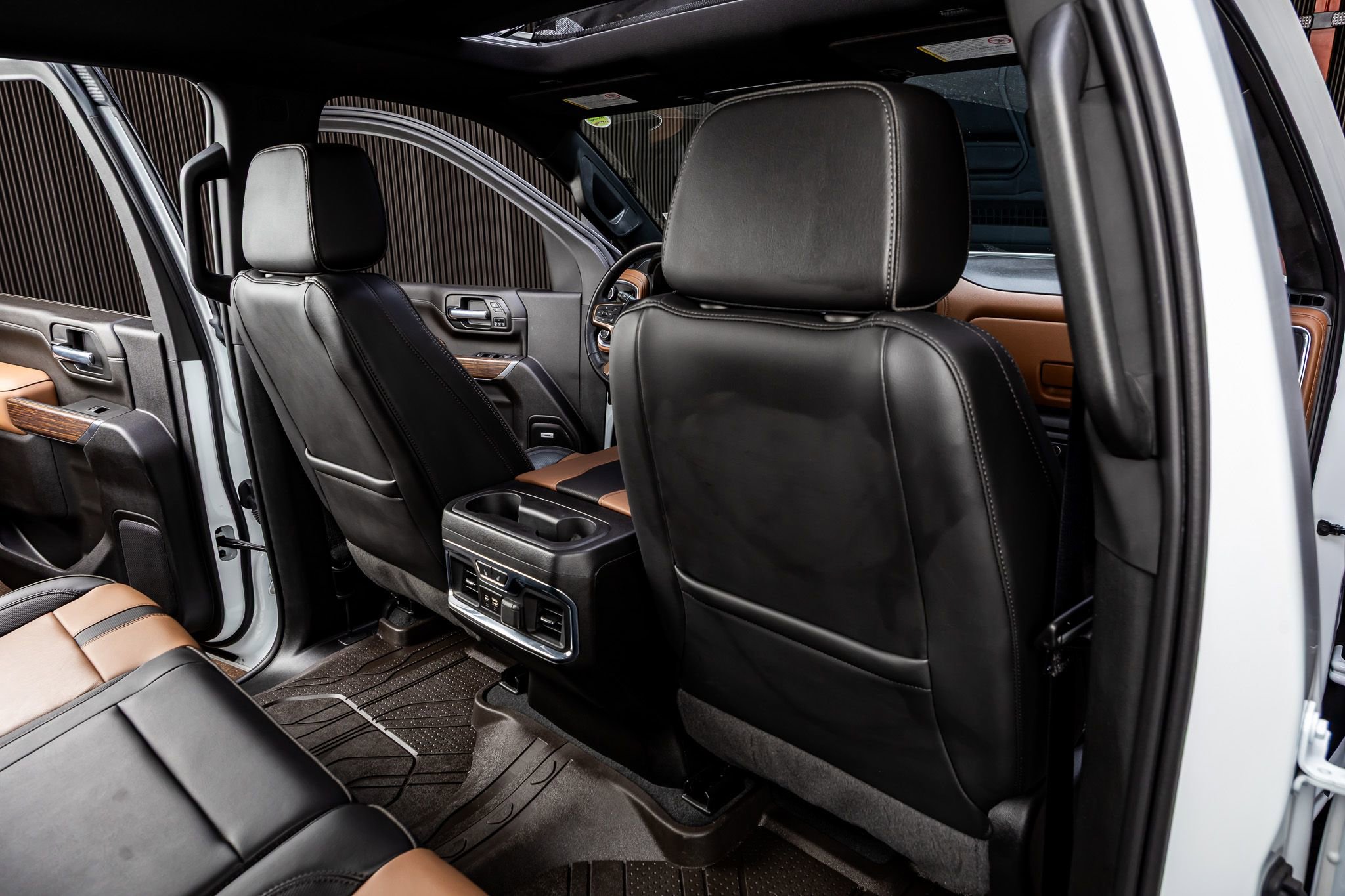 Used 2023 Chevrolet Silverado 3500 High Country image 32