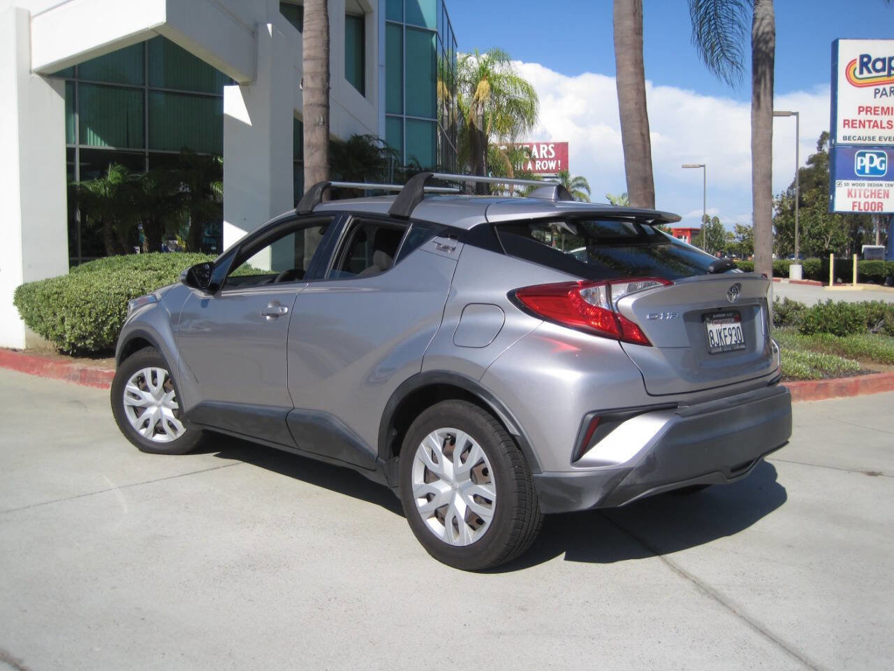 Used 2019 Toyota C-HR LE image 3