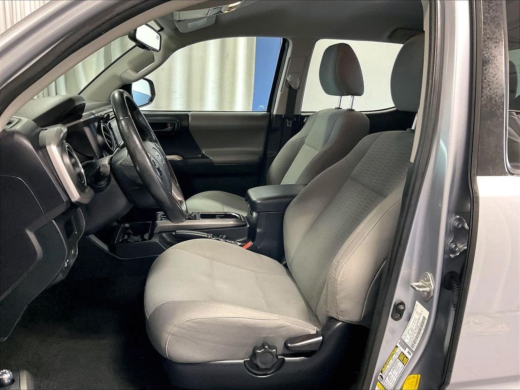 Used 2018 Toyota Tacoma SR5 AWD/4WD image 10