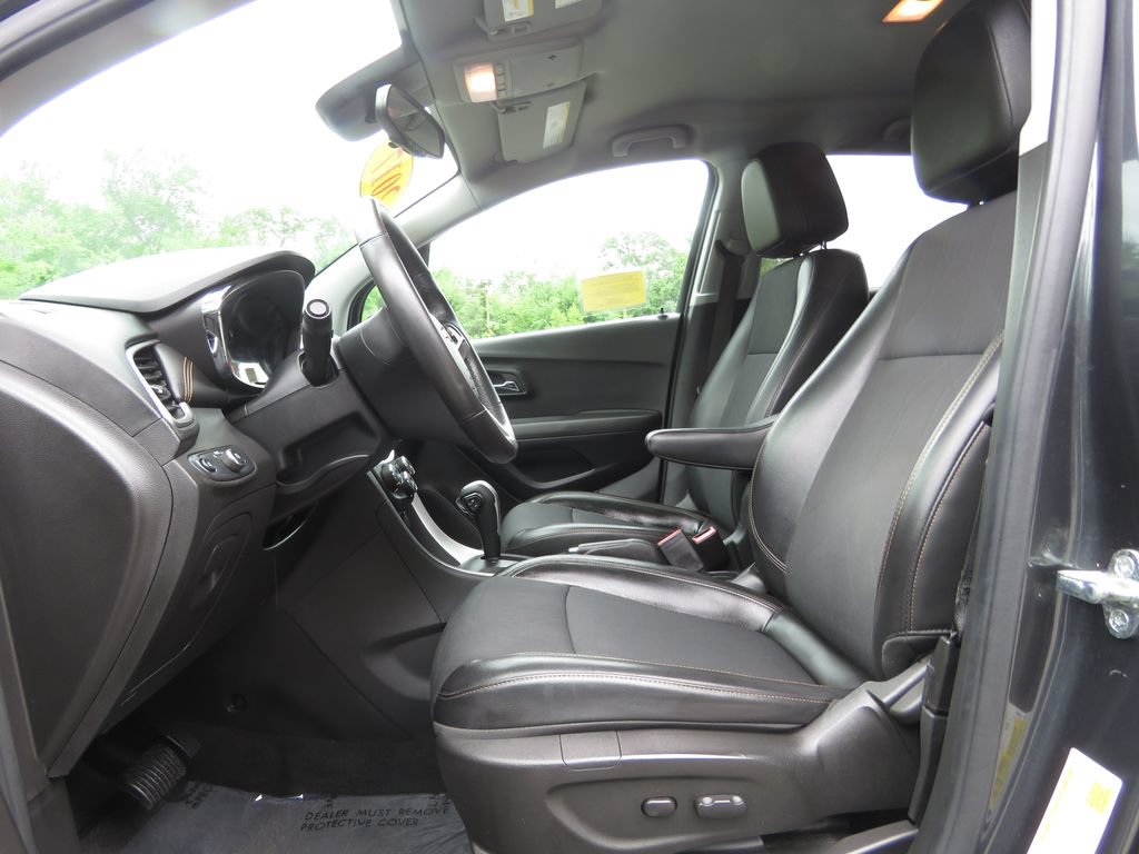 Used 2017 Chevrolet Trax LT w/ LT Convenience Package AWD/4WD image 10