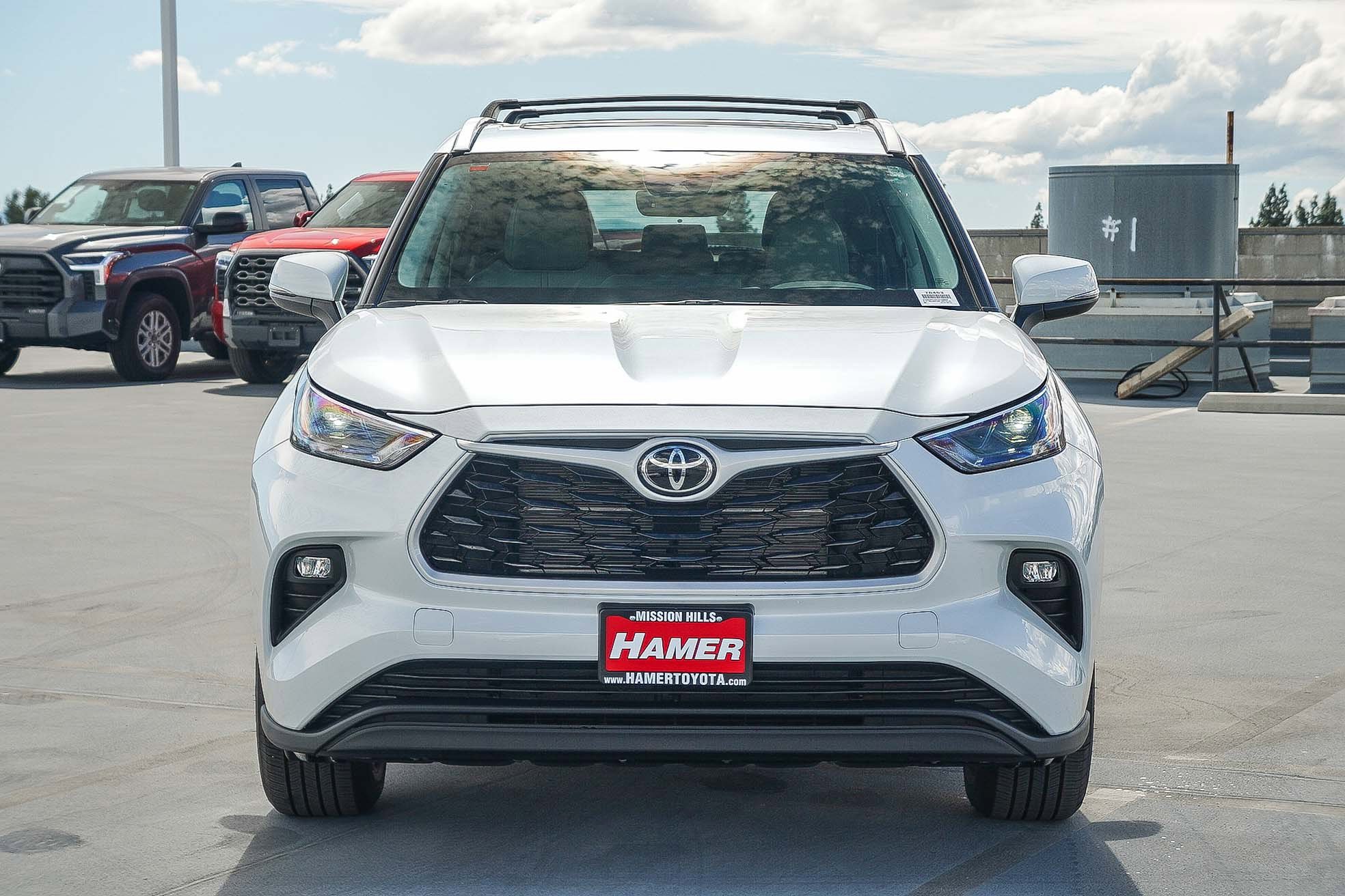 New 2026 Toyota Highlander XLE image 2