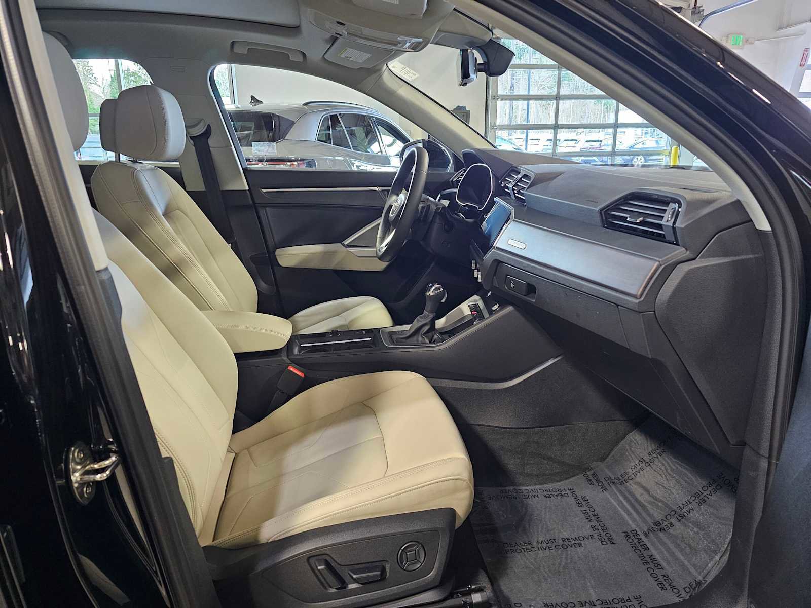 Certified 2025 Audi Q3 2.0T Premium w/ Convenience Package image 10