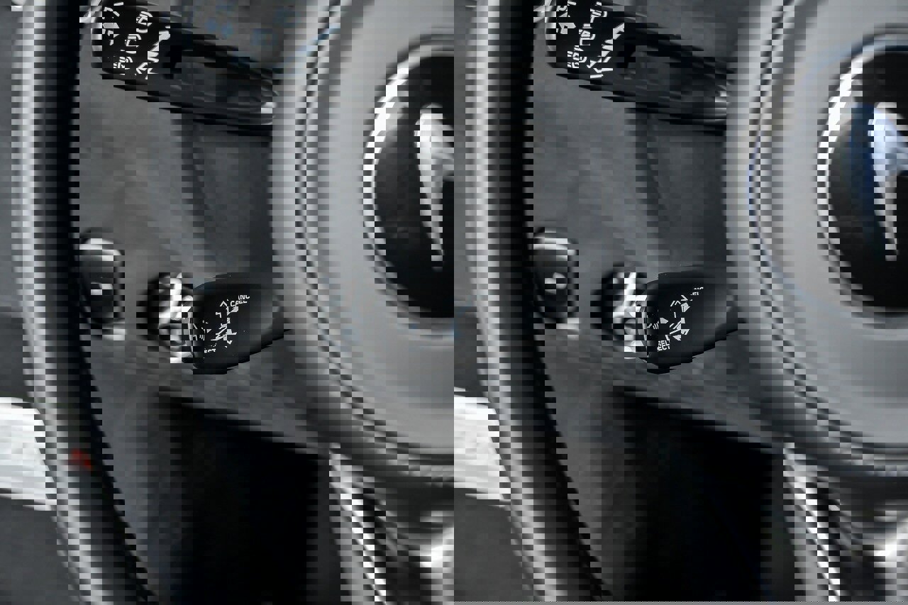 Used 2024 McLaren 750S Spider RWD image 29