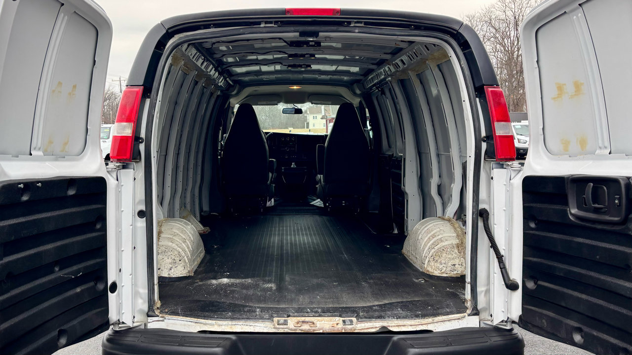 Used 2017 Chevrolet Express 3500 Extended image 10