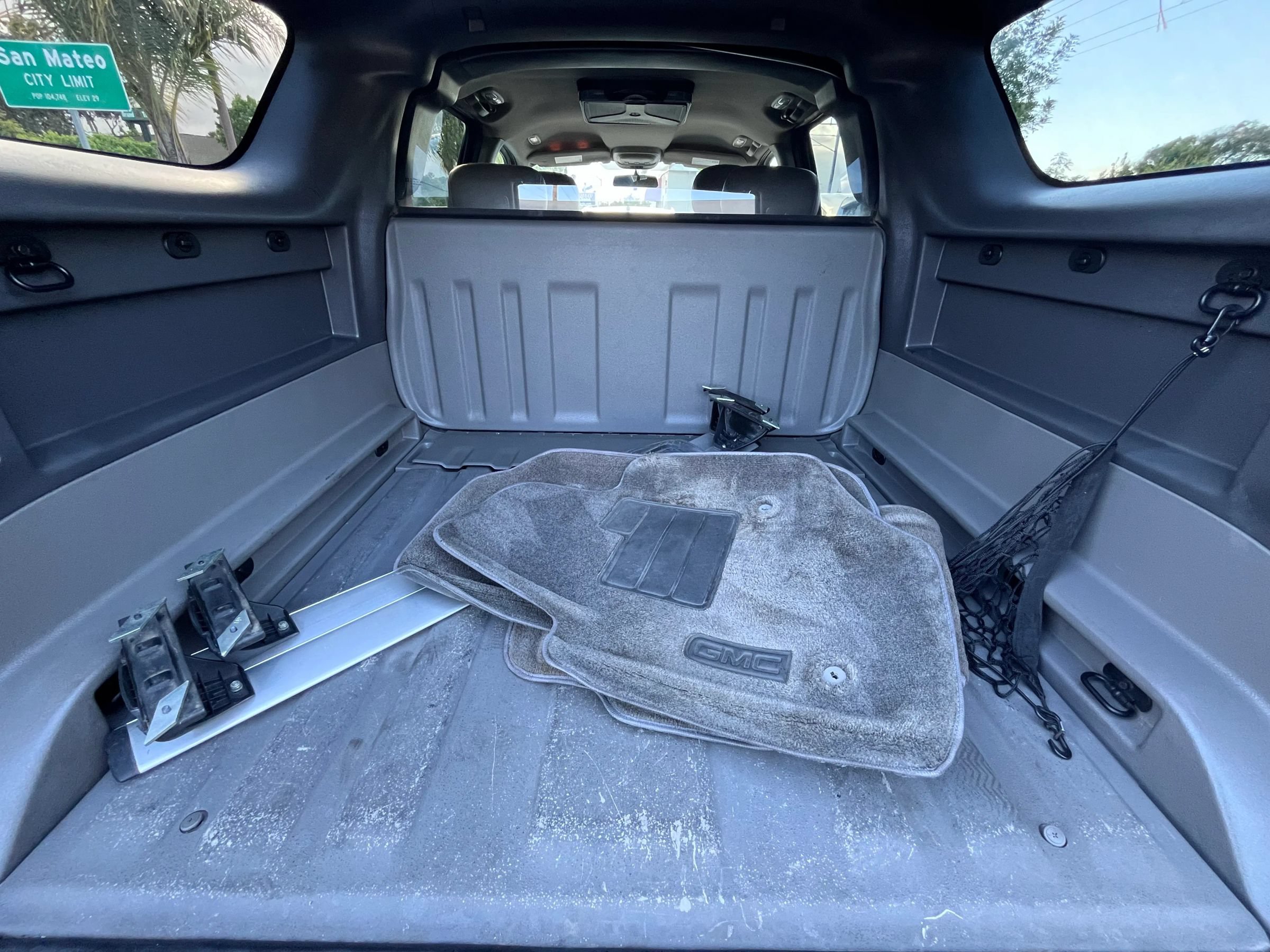 Used 2004 GMC Envoy XUV SLE w/ 1SB Preferred Equipment Group RWD image 21