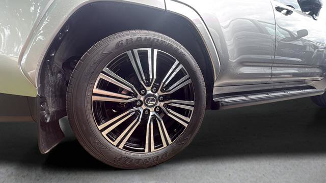 Used 2024 Lexus LX 600 4WD w/ Luxury Package image 38