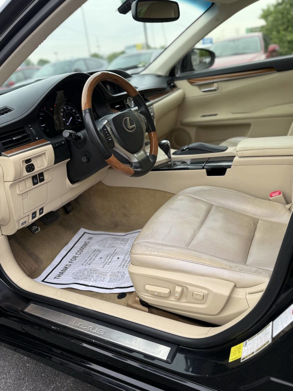 Used 2015 Lexus ES 300h w/ Navigation System Package FWD image 11