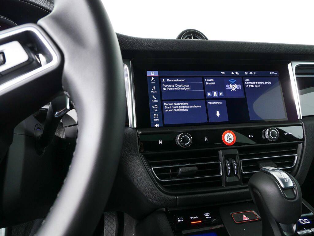 Certified 2026 Porsche Macan AWD/4WD image 12