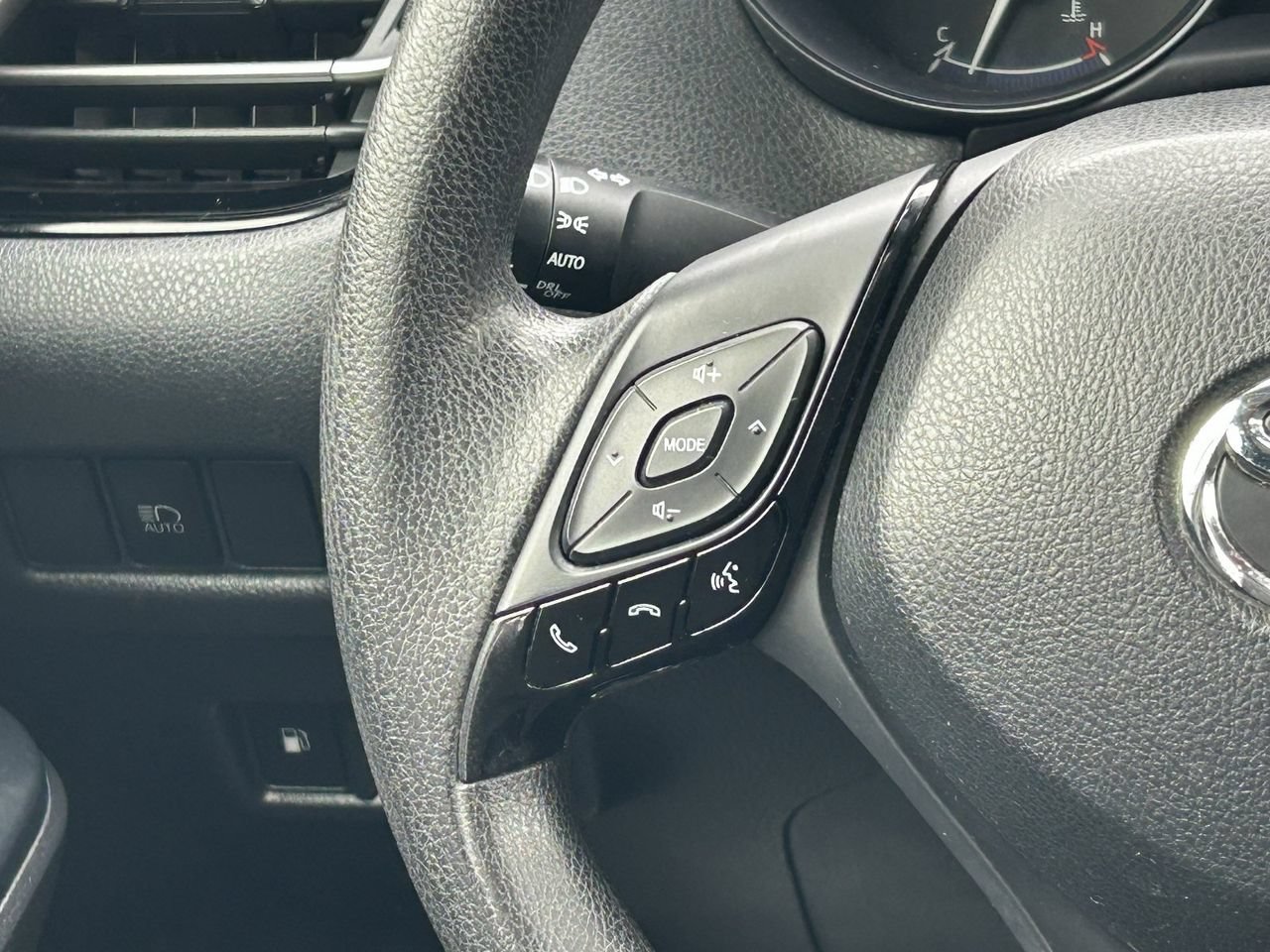 Used 2021 Toyota C-HR LE FWD image 22