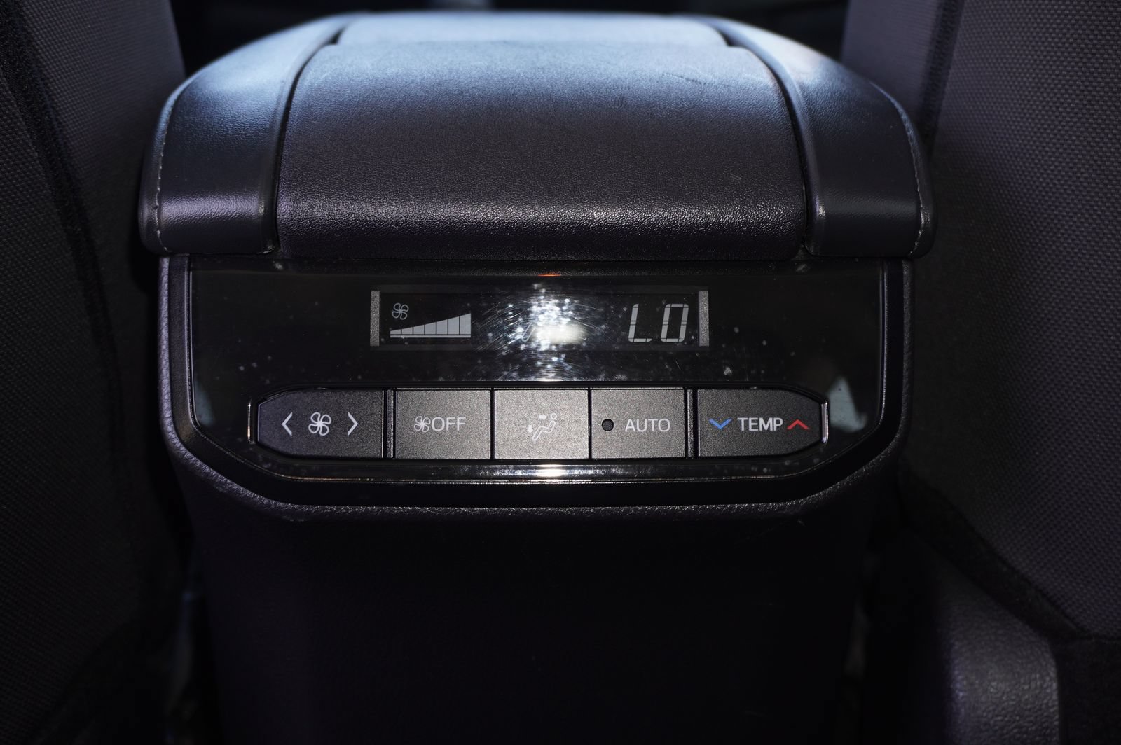 Used 2024 Toyota Highlander LE AWD/4WD image 13