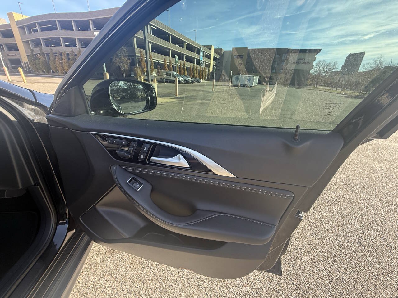 Used 2017 INFINITI QX30 AWD image 24