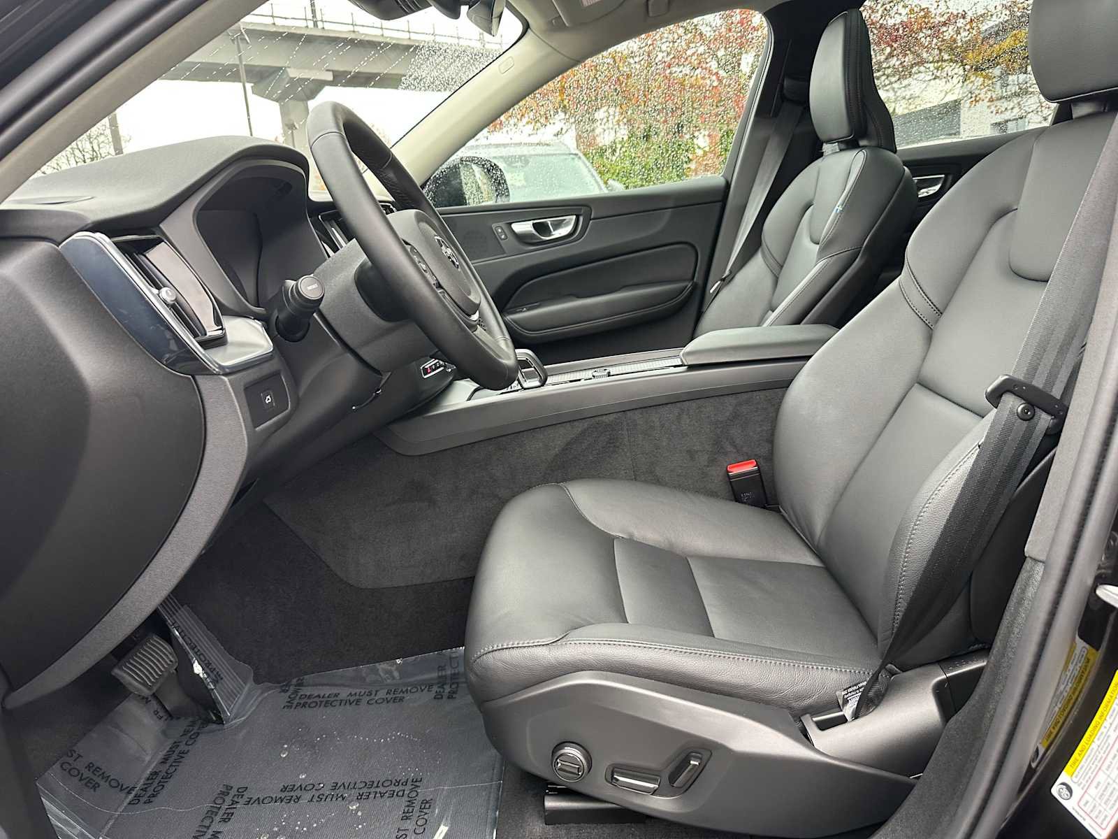 Used 2025 Volvo XC60 B5 Core w/ Protection Package Premier image 19