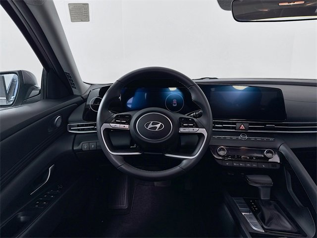 Used 2025 Hyundai Elantra SEL image 24