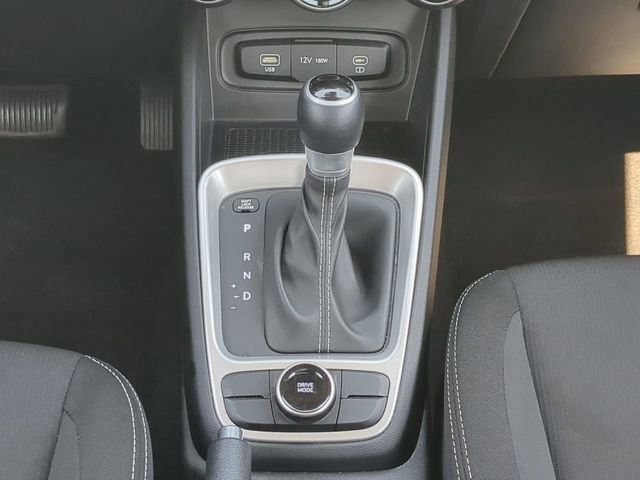 Used 2025 Hyundai Venue SEL FWD image 17