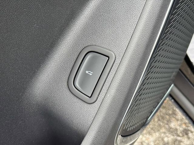 New 2026 Chevrolet Traverse LT w/ Enhanced Driving Package image 24