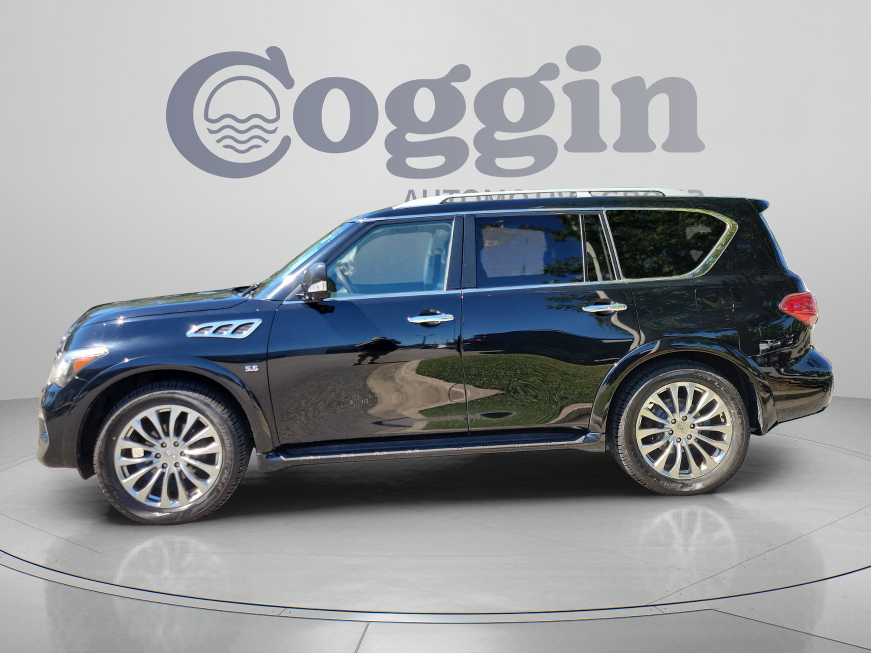 Used 2017 INFINITI QX80 2WD w/ Driver Assistance Package image 2