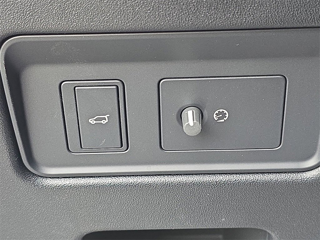 New 2025 Land Rover Discovery Dynamic SE image 28