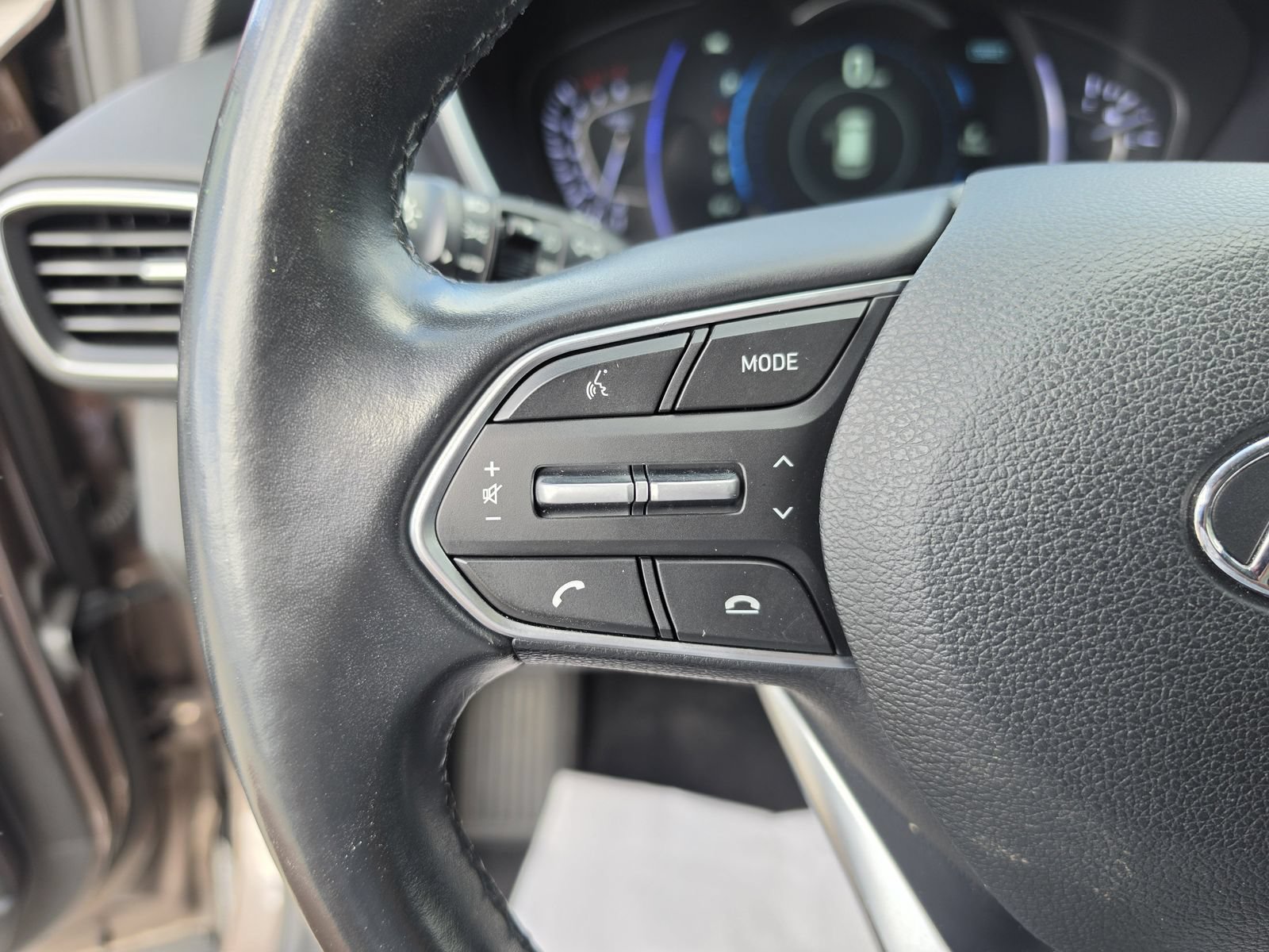 Used 2020 Hyundai Santa Fe Limited FWD image 32