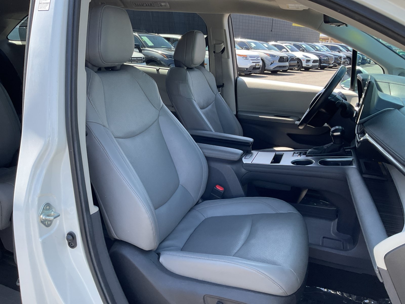 Used 2024 Toyota Sienna Limited FWD image 21
