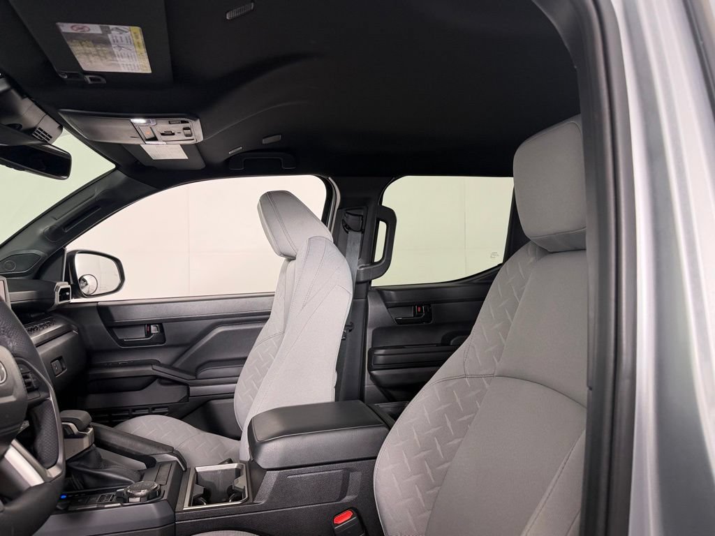 Used 2025 Toyota Tacoma SR5 AWD/4WD image 17