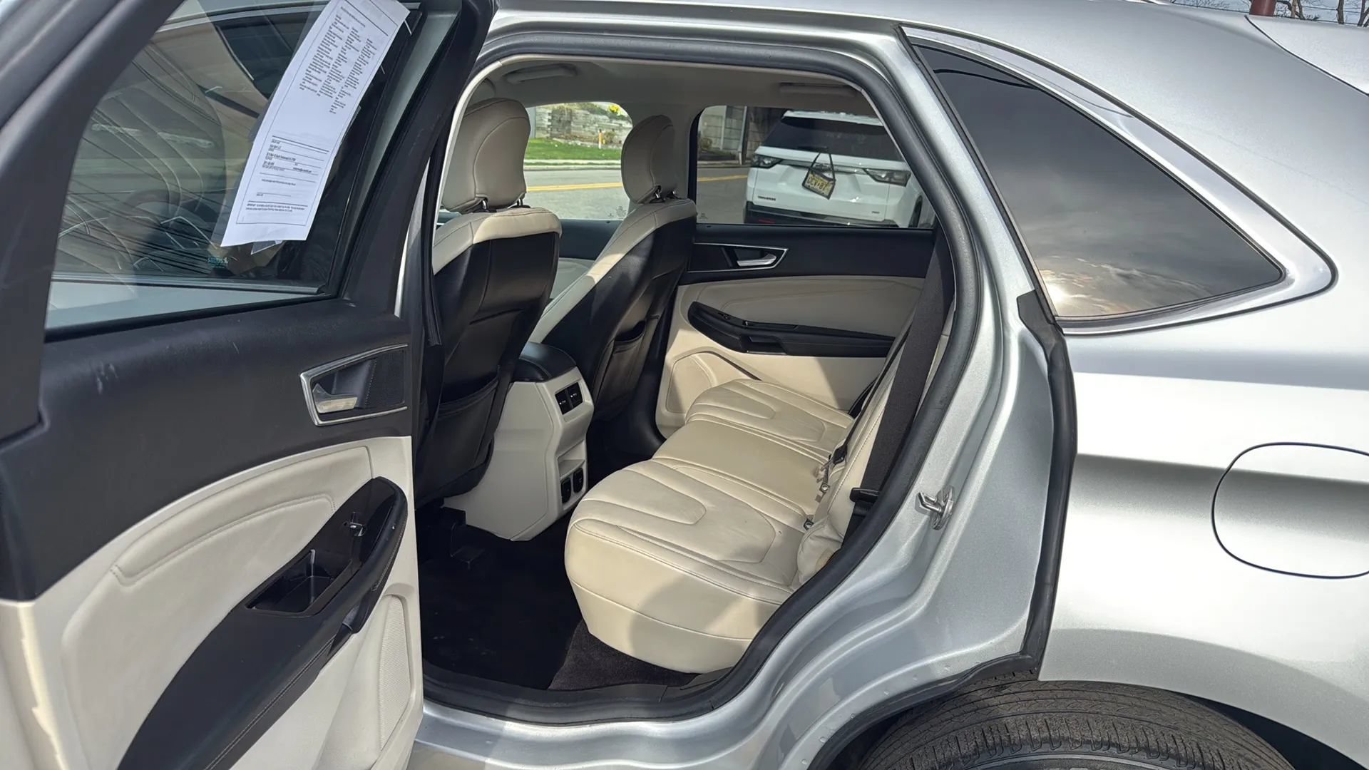 Used 2016 Ford Edge Titanium w/ Technology Package AWD/4WD image 28