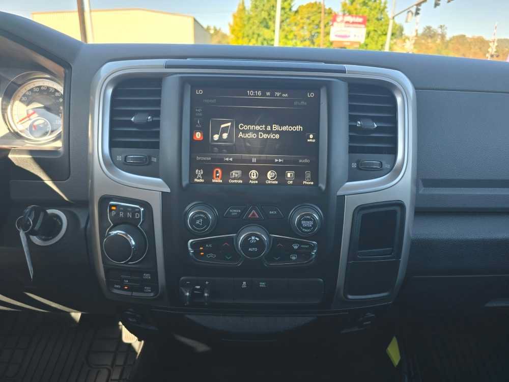 Used 2017 RAM 1500 Classic SLT AWD/4WD image 13