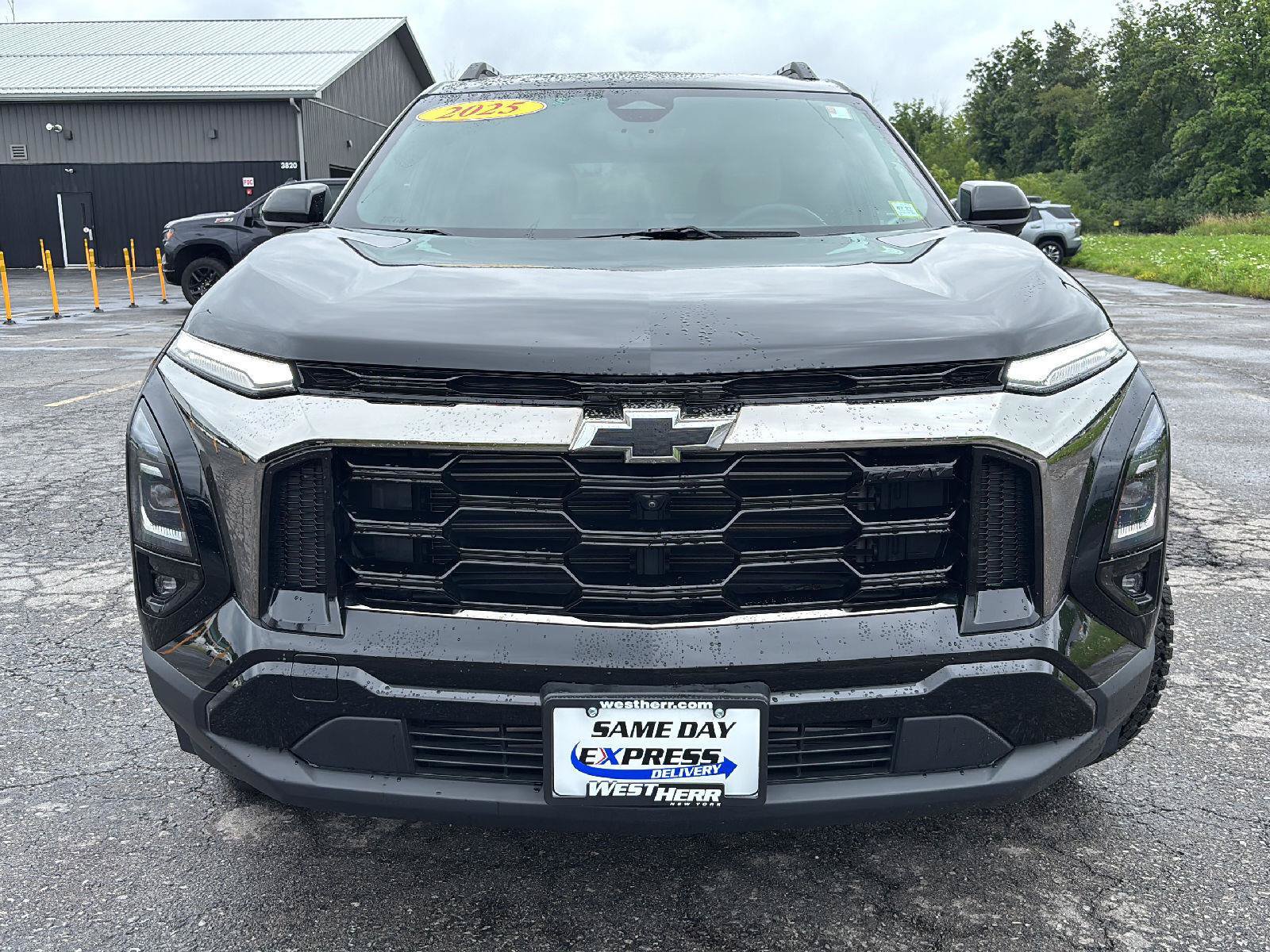 Used 2025 Chevrolet Equinox ACTIV w/ Safety and Technology Package AWD/4WD image 2