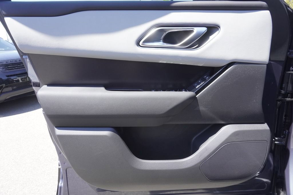 New 2026 Land Rover Range Rover Velar Dynamic SE image 17