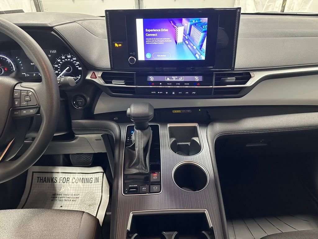 Used 2025 Toyota Sienna LE image 24