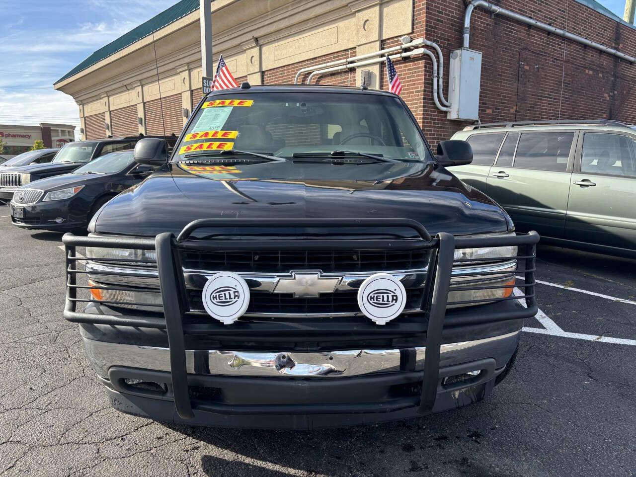 Used 2005 Chevrolet Suburban LT w/ Preferred Equipment Group image 4