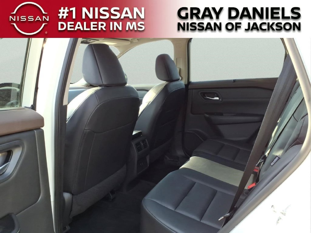 Used 2023 Nissan Rogue SV w/ SV Premium B Package FWD image 27
